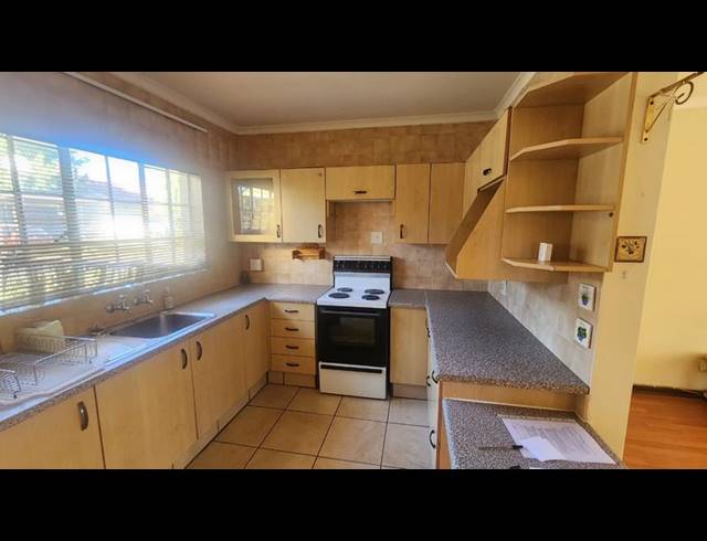1 BEDROOM TOWNHOUSE FOR SALE IN GLENVISTA
